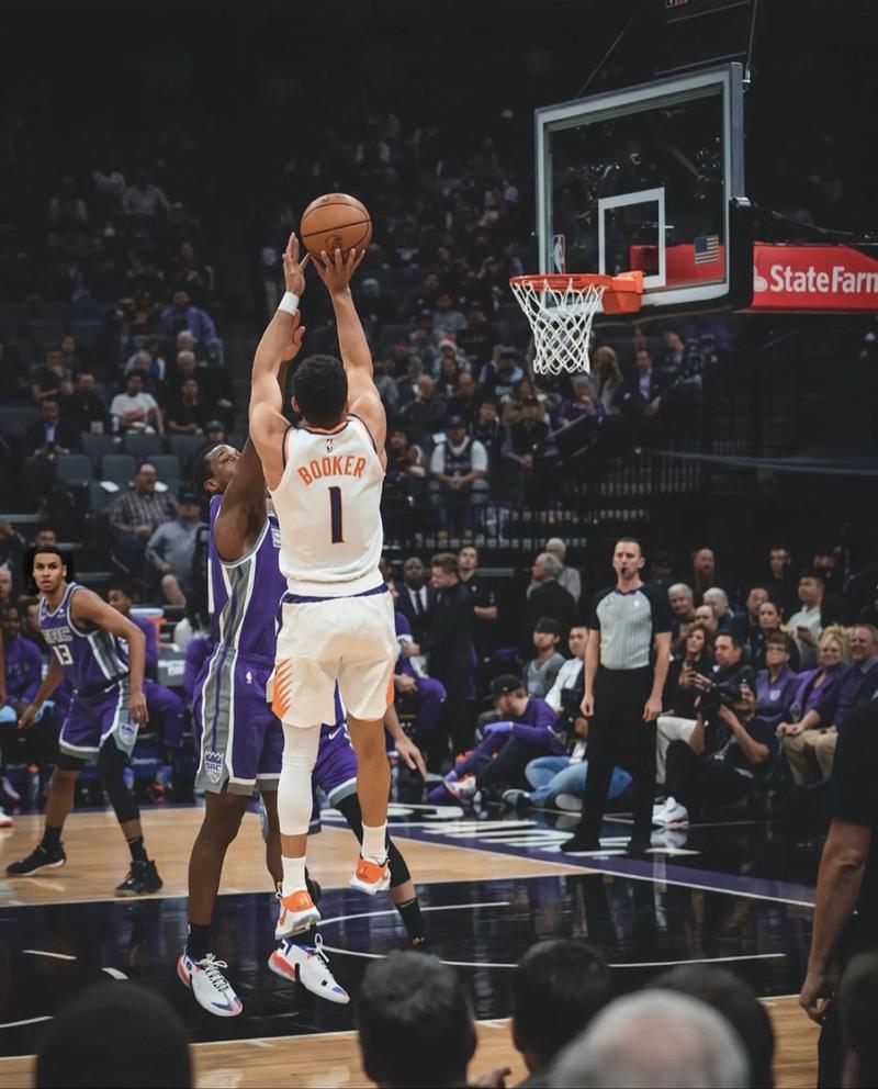 布克：很意外威少这么久才找到下家 他配得上这机会我非常尊重他