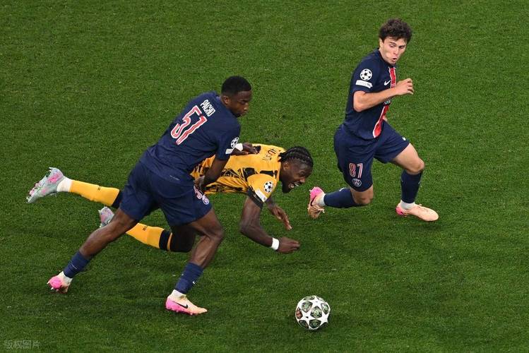 巴黎扳回一球，杜埃造点，贡萨洛·拉莫斯点射破门