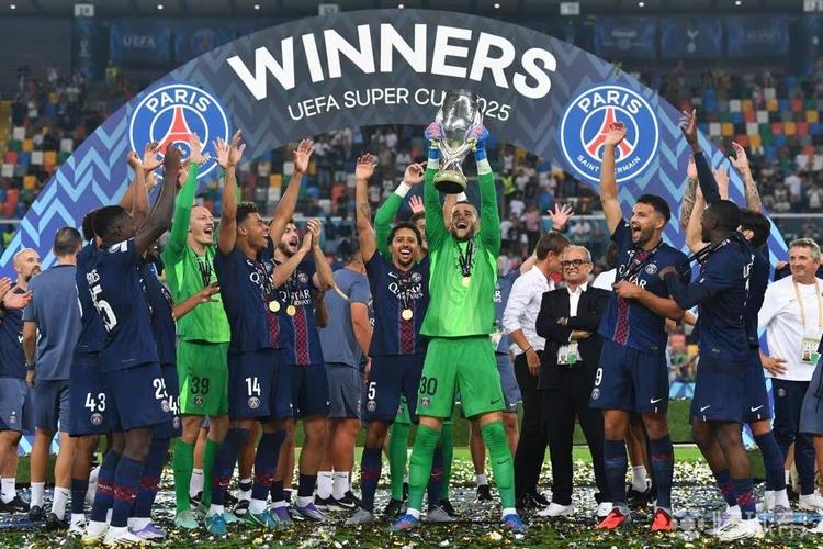 有实力！巴黎守门员舍瓦利耶神级两连扑，反应太快了！