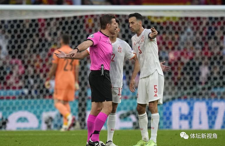 奥巴梅杨不满裁判：埃默森吃牌莫名其妙，我们甚至没法和裁判沟通