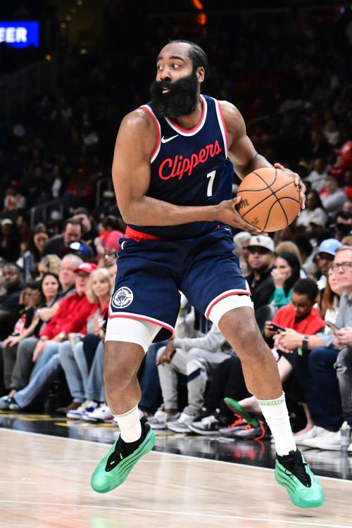 哈登:小卡是有划时代意义的天才球员 只要他想就能得到投篮机会