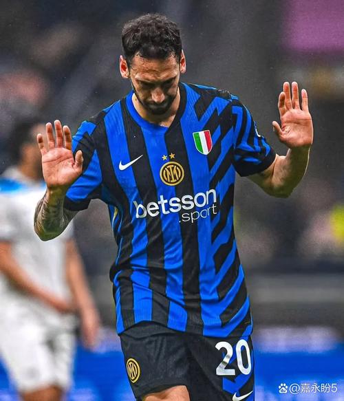 恰尔汗奥卢:国米的目标始终远大,主帅给予了我们巨大的帮助