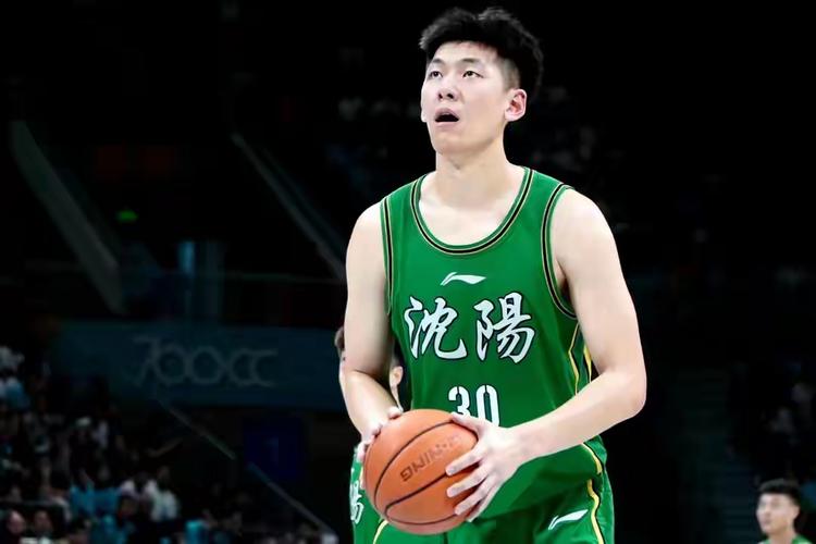 详细阅读:张陈治锋:作为年轻球员首先要富有激情 在防守和篮板上提供帮助 张陈治锋:作为年轻球员首先要富有激情 在防守和篮板上提供帮助