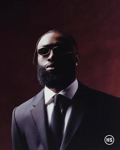 挑大梁!杰伦-布朗半场10中8砍最高22分 三分5中4