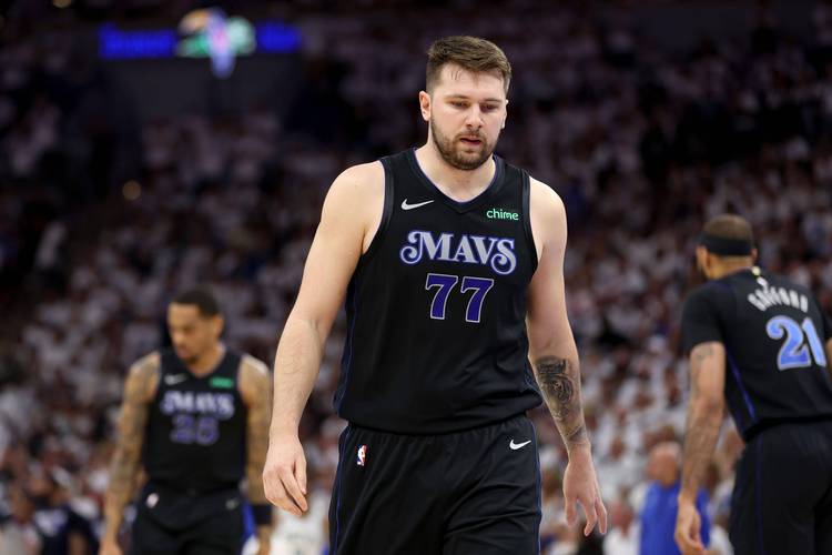 雷迪克：我们一直试图在防守端挑战东契奇 他才26岁这令人兴奋！