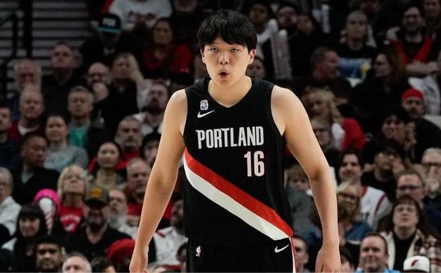 详细阅读:韩乔生:开拓者一来一回有点多余 杨瀚森沦为第4中锋没啥上场机会 韩乔生:开拓者一来一回有点多余 杨瀚森沦为第4中锋没啥上场机会