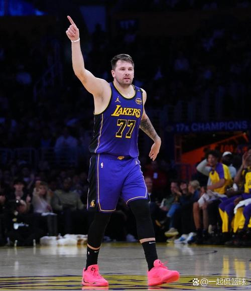 中投大队🤯!湖人四人中投命中率联盟前十 东契奇高达75%!