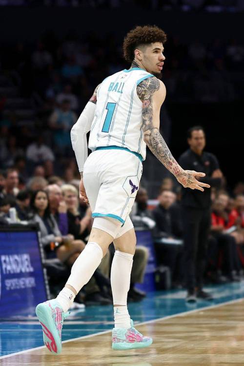 无力回天!克拉克斯顿6中6贡献19分8板7助 罚球12中7