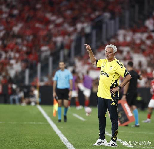 记录报：穆里尼奥将在本菲卡的葡萄牙杯赛中变阵三中卫