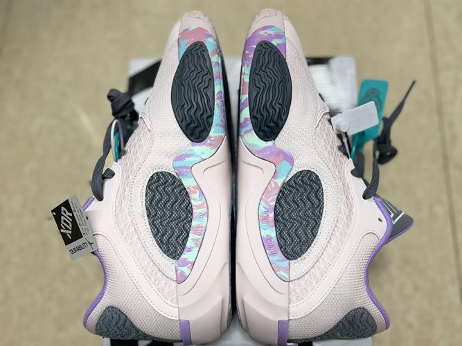 市售配色没几个 杜克PE已经来了！布泽尔上脚杜克LeBron 23 PE