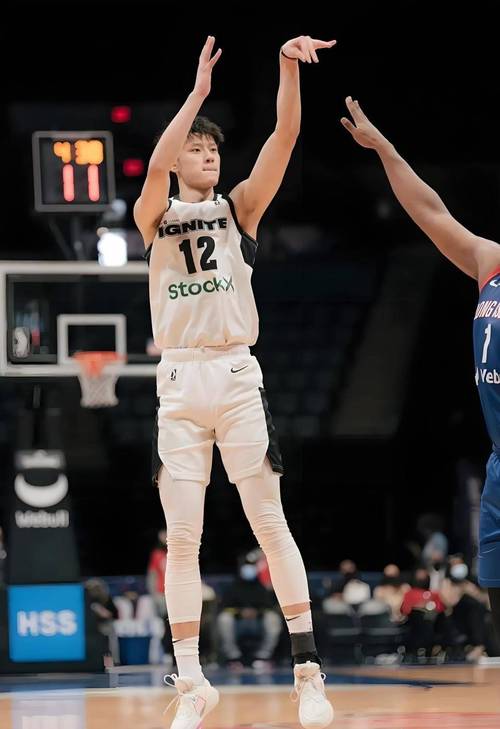 记者：等到这个窗口期国家队比赛打完 曾凡博和北京才会商讨未来