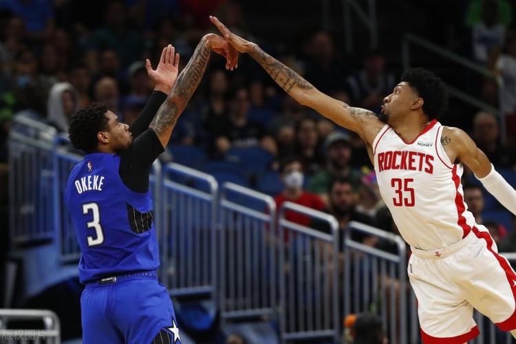 辣眼！三球半场8中2&三分4中1仅拿5分2助 正负值低至-21