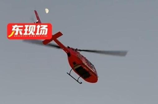 直升机现身海港赛季总结会！队长王燊超手捧火神杯亮相