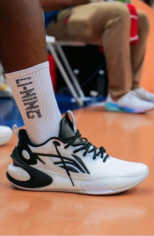 小吧看鞋：杨瀚森上脚李宁驭帅20 波特兰机场配色+图案